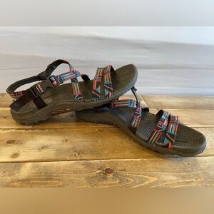 Skechers Women's Reggae Native Vibez Sandals. Size 9; Used- Good Condition
